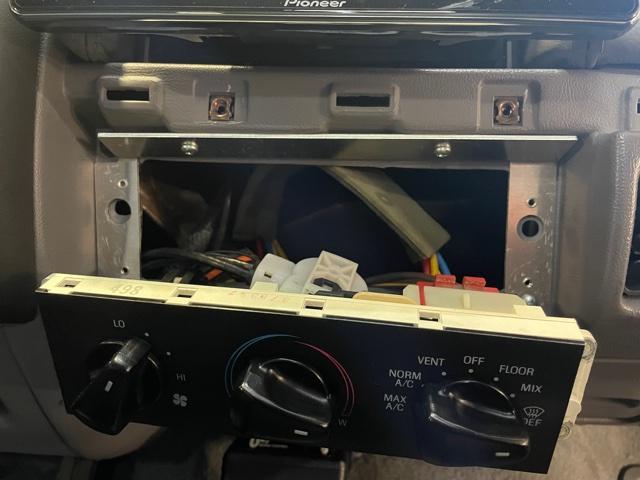1992-97 F-Series and Bronco Climate Control Repair Bracket - Image 4